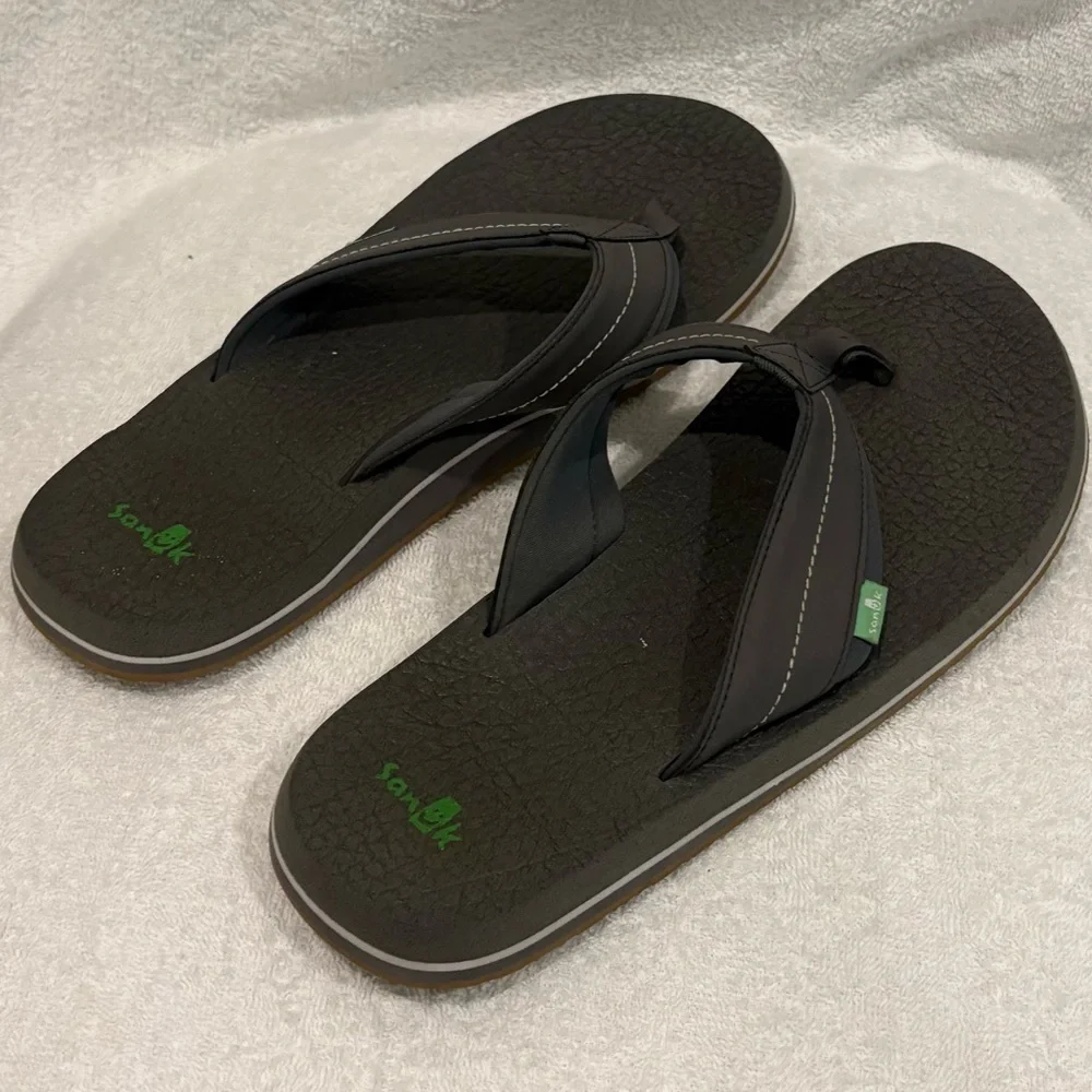 Sanuk Gray Men’s size 11 USA Beer Cozy
